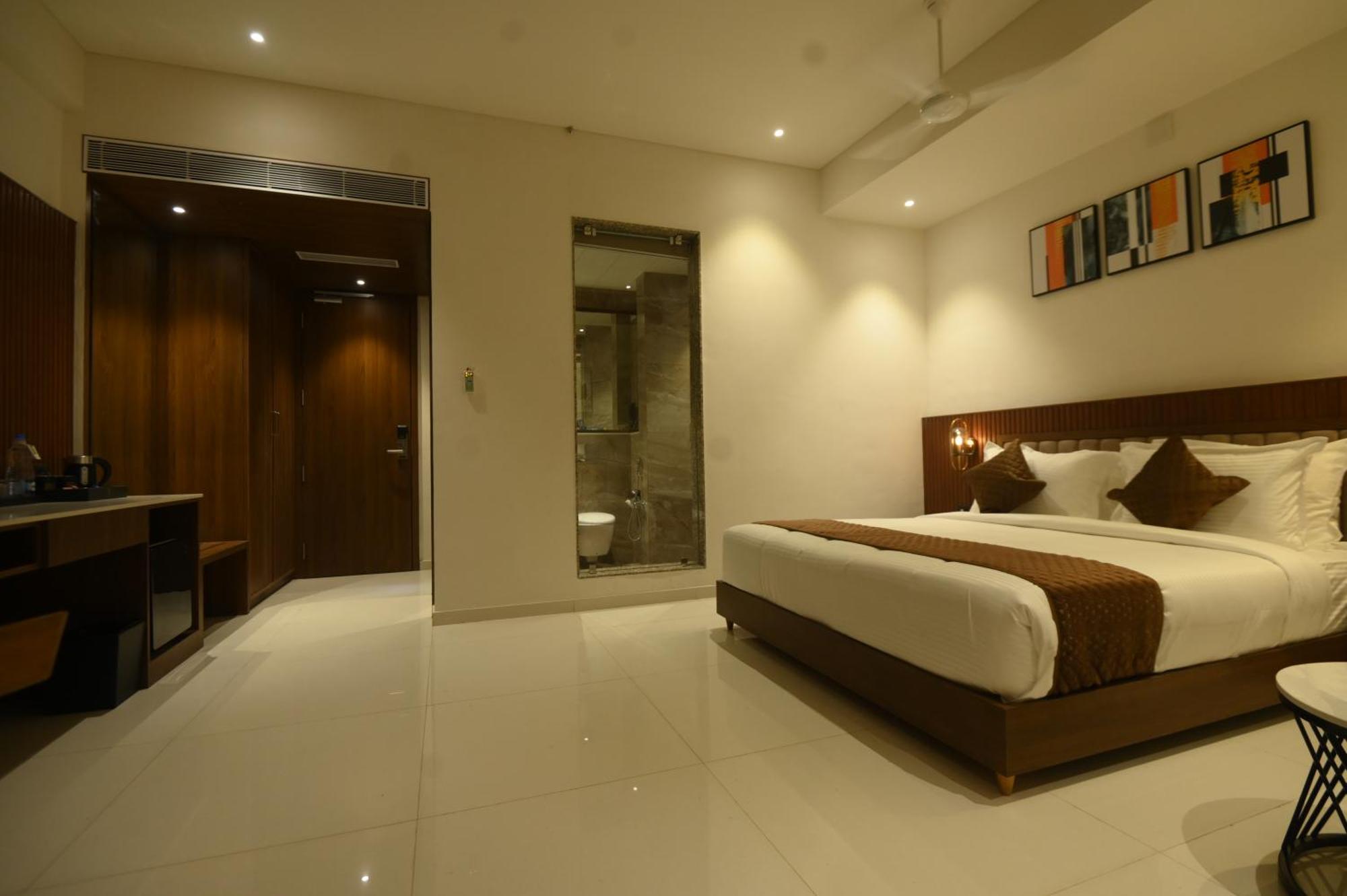 Kings Kraft Tremezzo Inn, Somnath Exterior photo