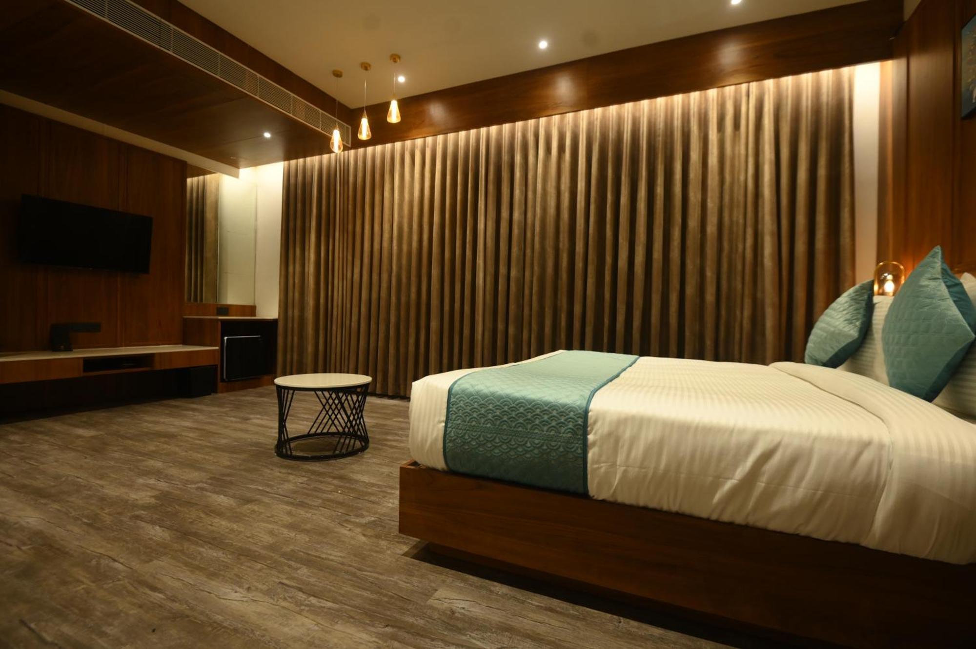 Kings Kraft Tremezzo Inn, Somnath Exterior photo