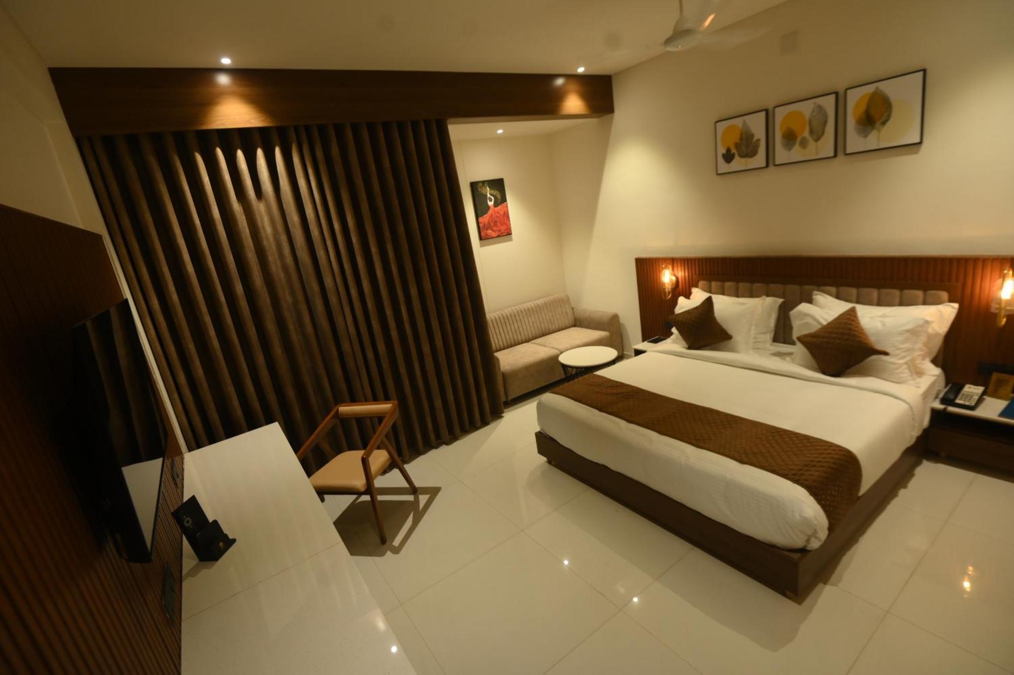 Kings Kraft Tremezzo Inn, Somnath Exterior photo